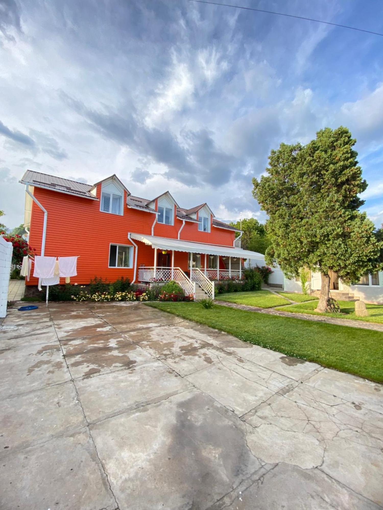 Osobyi Guest House Чолпон-Ата Экстерьер фото